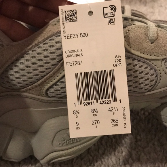 Yeezy 500 Salt - Picture 2 of 5